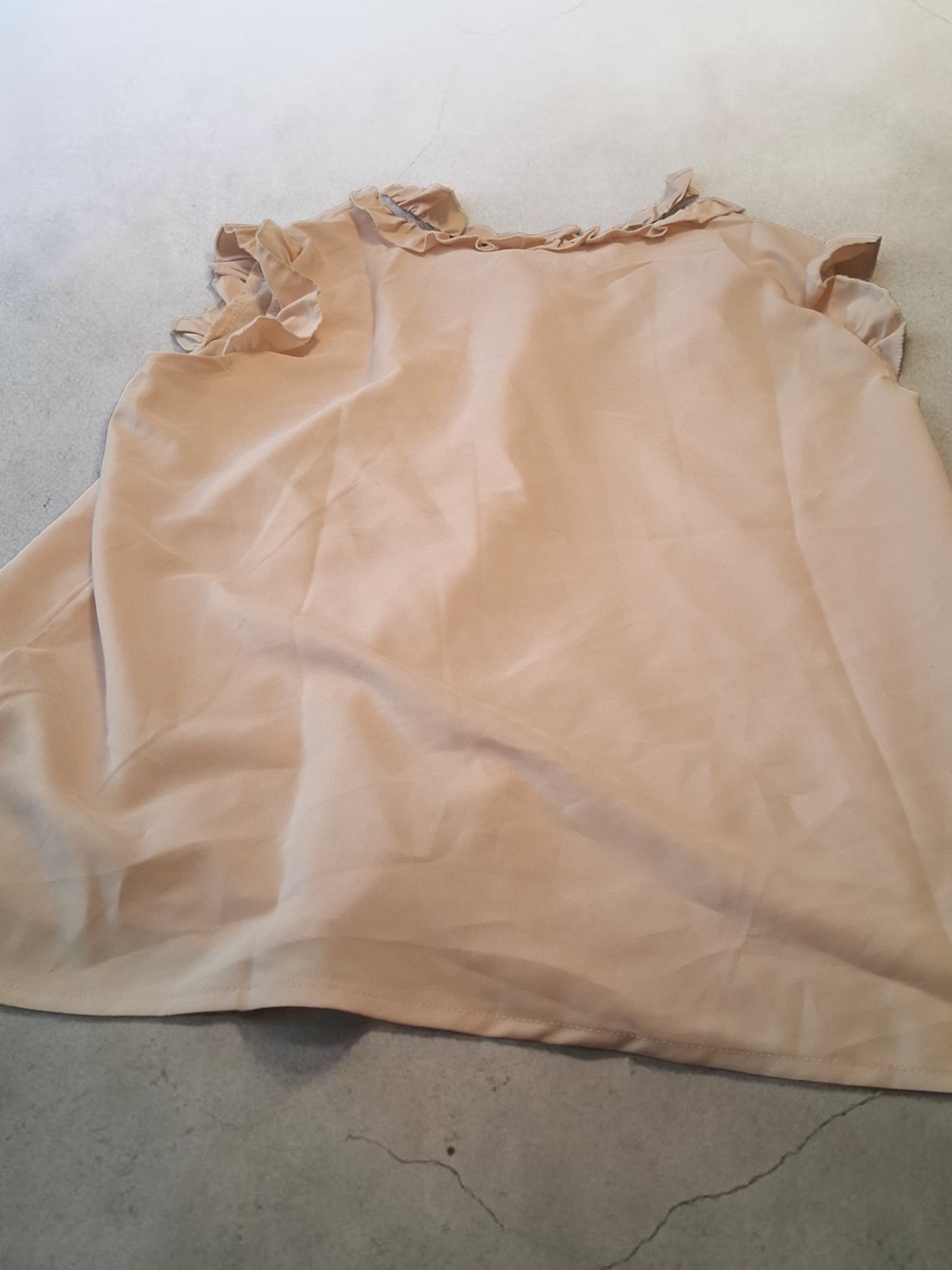 woman's beige sleeveless blouse featuring ruffled front decorative black ribbon - Picture 5 of 5